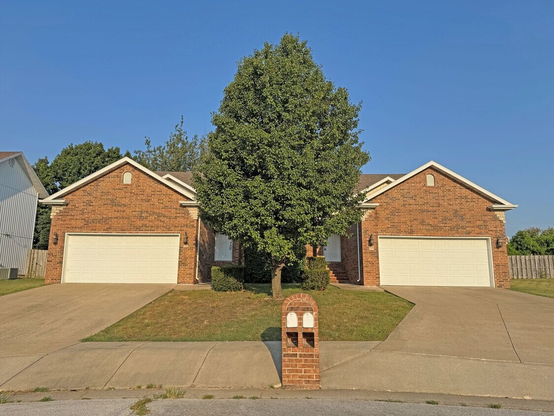 Primary Photo - Watermill Cir Duplex