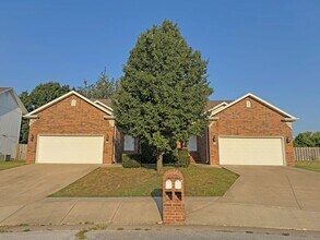 Building Photo - 717-719-719 E Watermill Cir