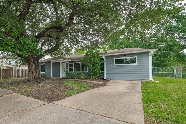 Foto del edificio - 7702 Darnay Dr