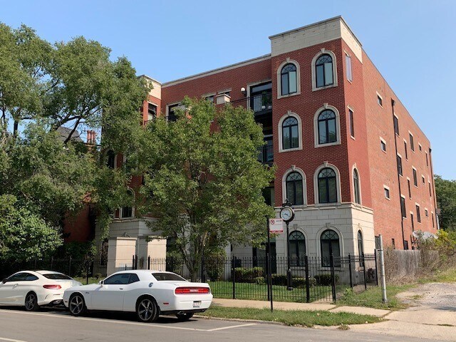 Foto principal - 4043 S Drexel Blvd