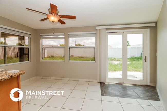 Building Photo - 3904 Elmwood Dr