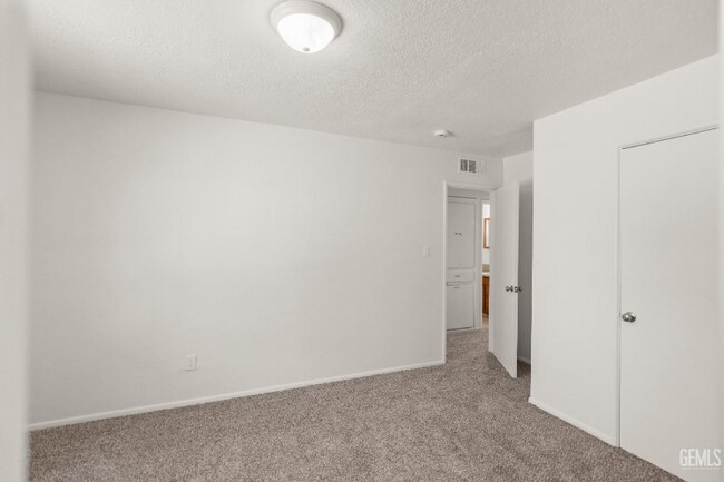 Building Photo - 1018 Chester Pl