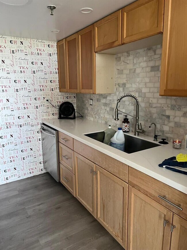 Building Photo - 2 bedroom in North Miami FL 33160