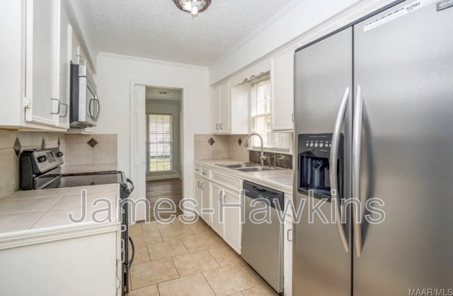 Building Photo - 2137 Edinburgh Dr