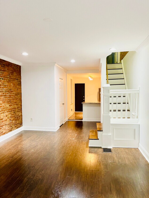 Foto principal - 2424 Jasper St