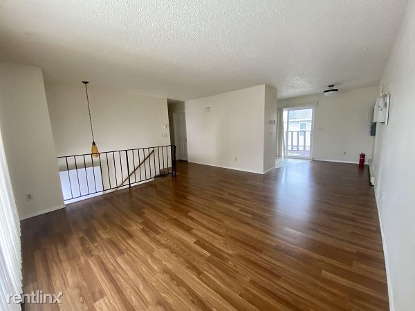 Building Photo - 2 br, 1 bath Duplex - 403 17th St N DUPLEX