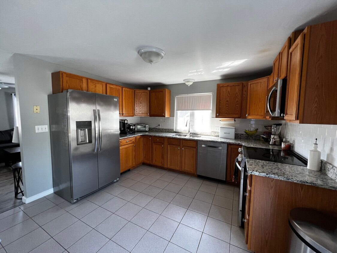 421 Hamilton St, Worcester, MA 01604 Townhome Rentals in Worcester MA