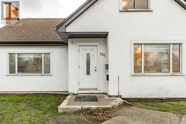 Building Photo - 261 Barrie Rd