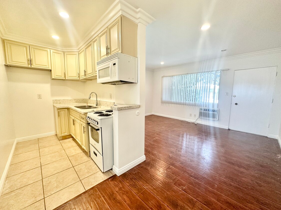 Foto principal - 14024 Oxnard St