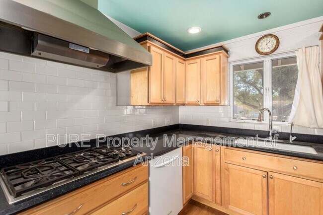 Foto del edificio - 7608 E 4th St