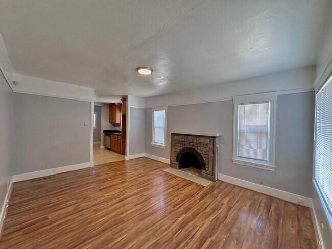 Foto del edificio - 2 Bed 1 Bath House in Oakland - Coming soon!!!