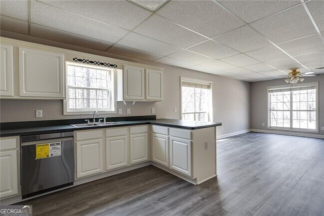 Building Photo - 6110 Matt Hwy