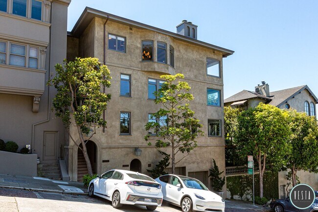 Foto del edificio - LUXURY HOME AVAILABLE RIGHT AT THE ENTRANC...