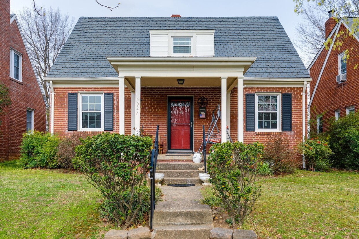 Primary Photo - 3 Bedroom Home in Richmond's Near West End