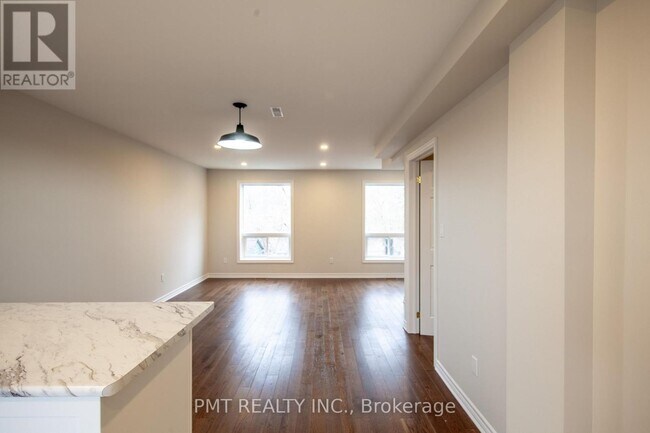 Photo du bâtiment - 18 Darrell Ave