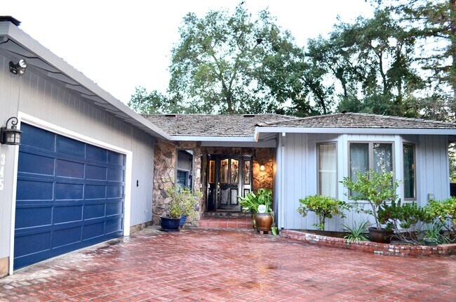 Foto del edificio - 345 N San Antonio Rd
