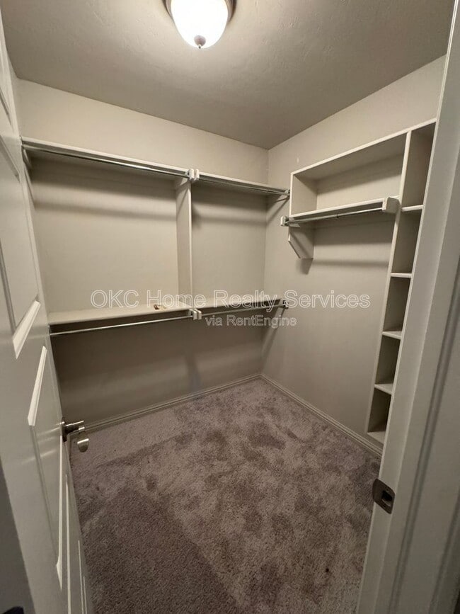 Building Photo - 5709 Asheville Wy