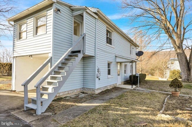 Building Photo - 834 N 5th St