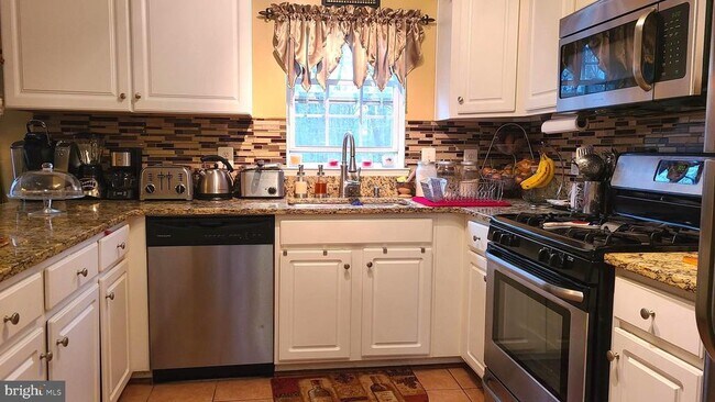 Foto del edificio - 19437 Rayfield Dr