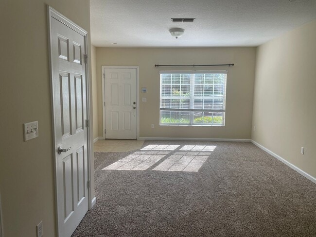 Building Photo - Beautiful 2/2.5 in Desirable Arrowood Community