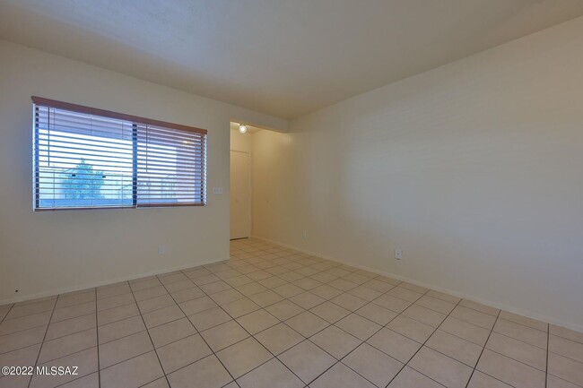 Building Photo - Eastside Condo