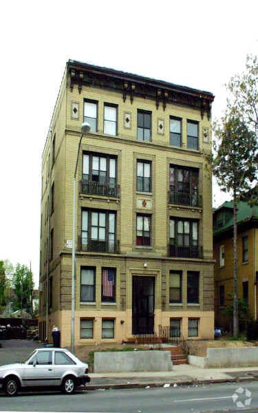Building Photo - 326-328 Park Ave
