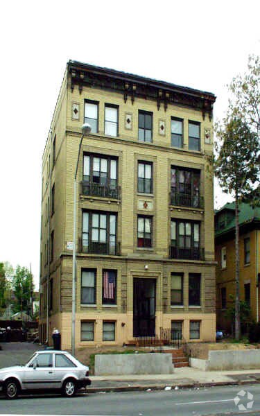 Foto del edificio - 326-328 Park Ave