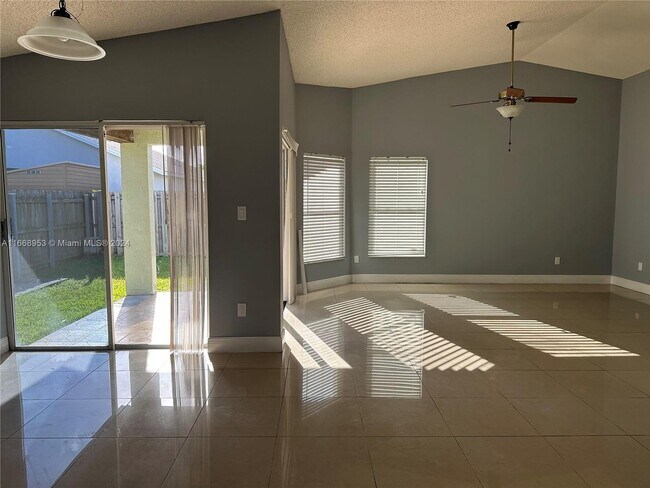 Foto del edificio - 24962 SW 128th Ct