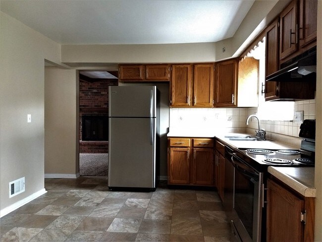 Building Photo - 255 Cloverhill Terrace