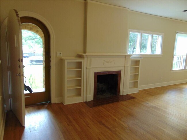 Building Photo - 2512 Enfield Rd