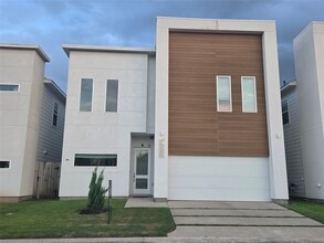 Building Photo - 2213 Padron Pl