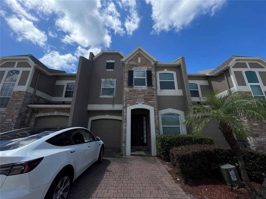 Foto principal - 2443 Chatham Pl Dr