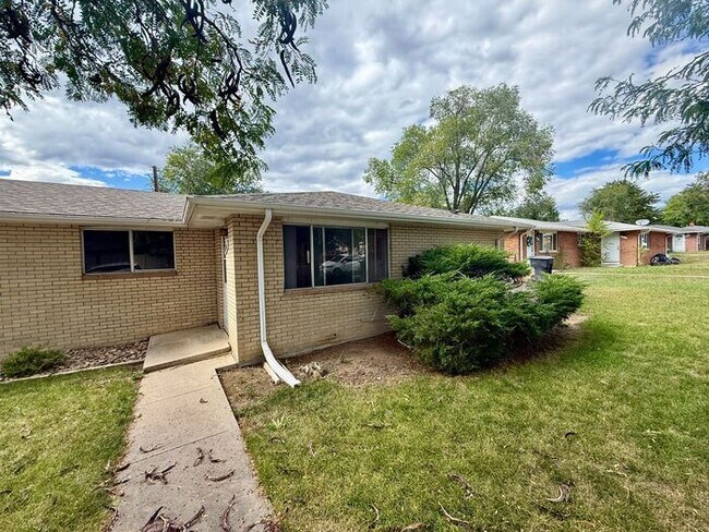 Foto del edificio - 2 Bed/1 Bath Duplex in Longmont. WATER/SEW...