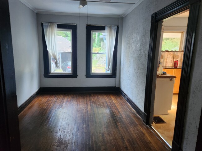Building Photo - 6 Grove St