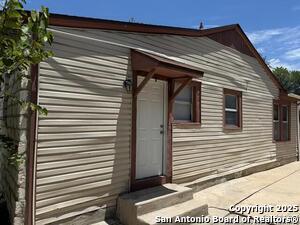 Building Photo - 1334 W Lullwood Ave