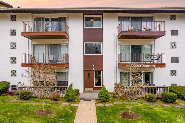 Building Photo - 129 Baywood Ave