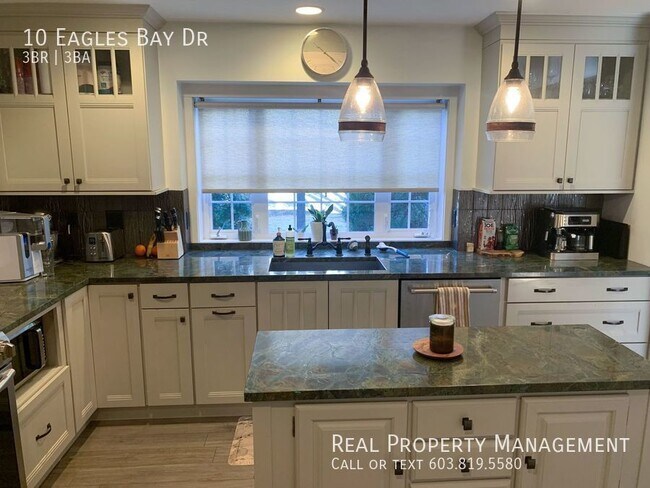 Foto del edificio - Modern Elegance Meets Serenity: 3BR, 2.5BA...