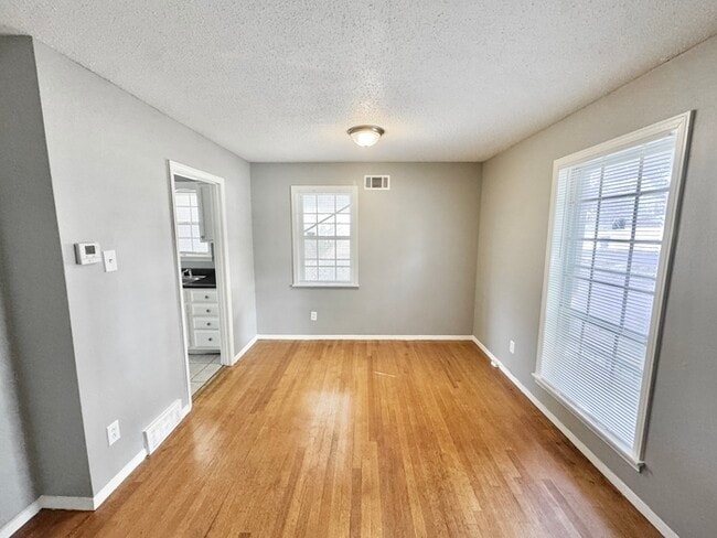 Building Photo - 4936 Leven Rd