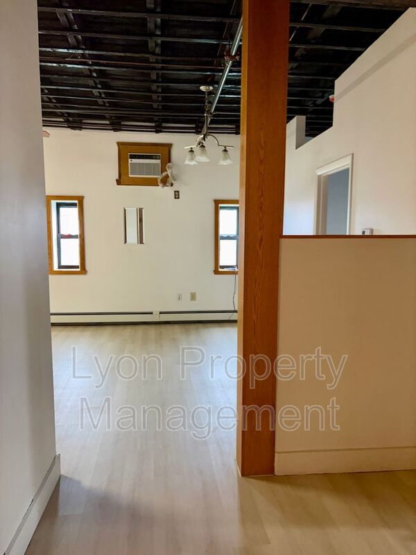 Foto del edificio - 50 Hedley Ave