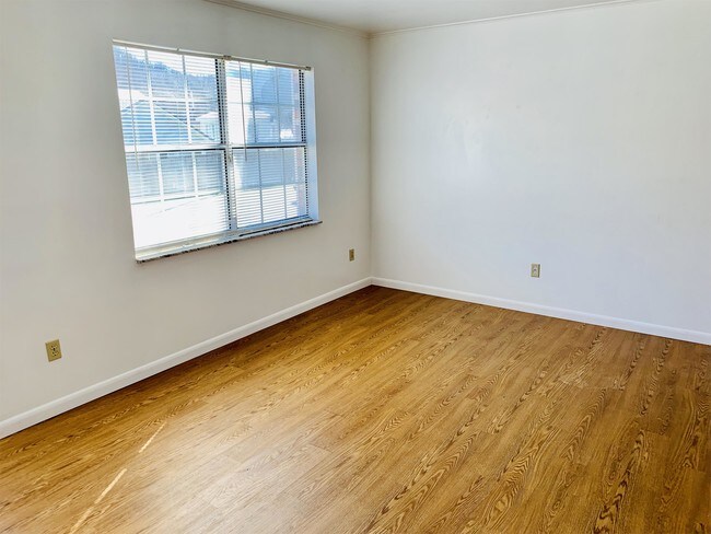 Building Photo - 6820 Linville Dr