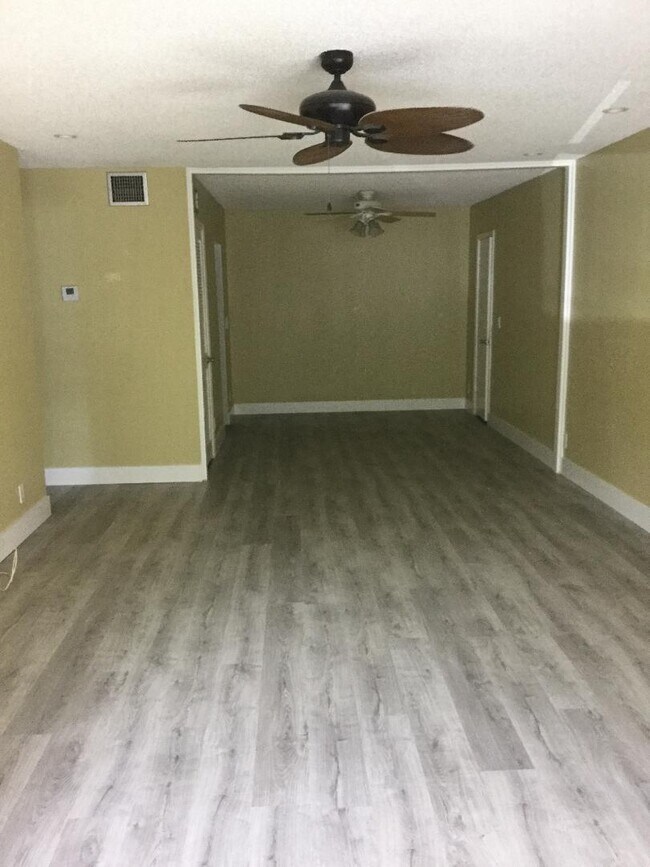 Foto del edificio - 6207 Bay Club Dr