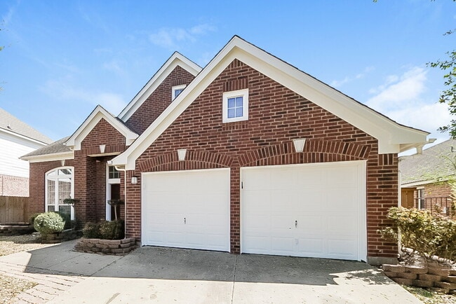 Building Photo - 4525 Shady Hollow Dr