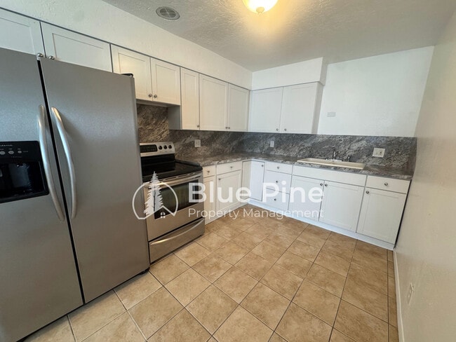 Building Photo - 301 E 18th St
