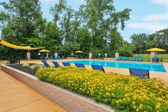 Building Photo - Hunters Chase