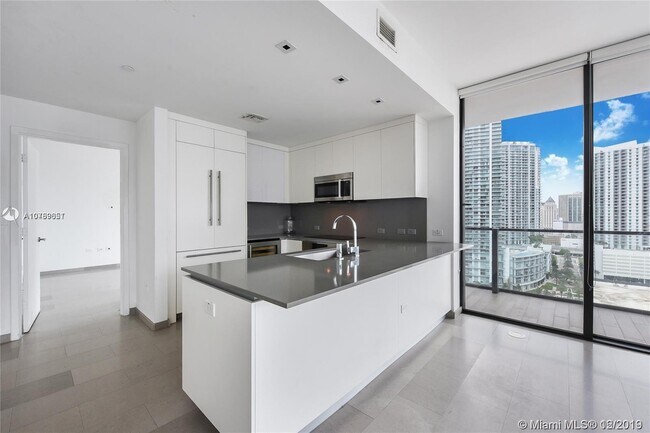 Foto del edificio - 88 SW 7th St