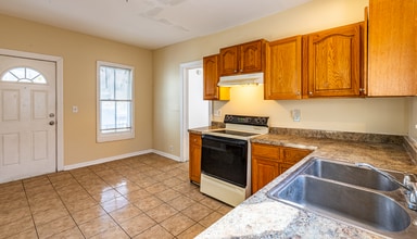 Building Photo - 447 Hawley St