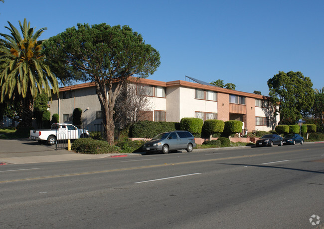 Foto del edificio - Del Prado Apartments