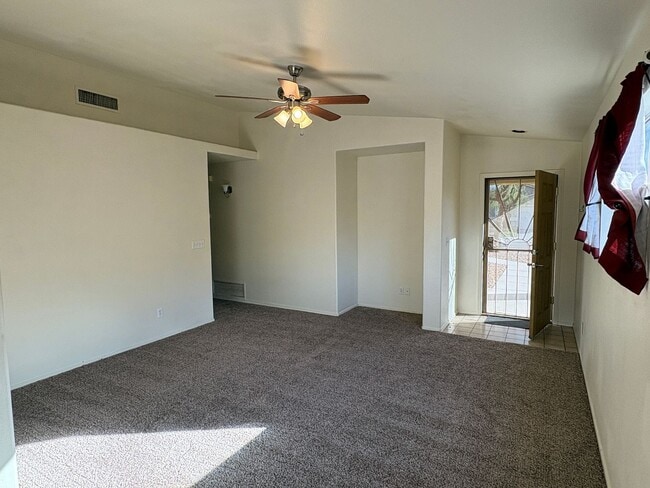 Building Photo - 3 bed 2 Bath NW Tucson Home