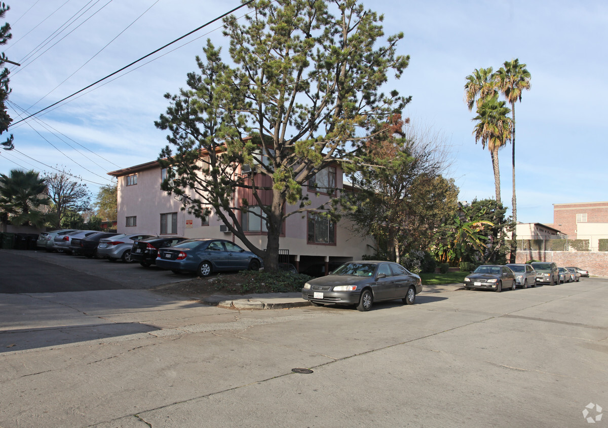 Building Photo - 2640 St George St
