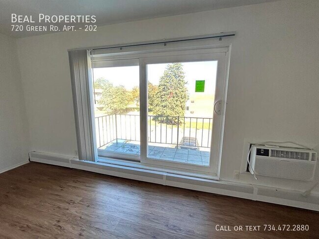 Foto del edificio - 720 Green Rd